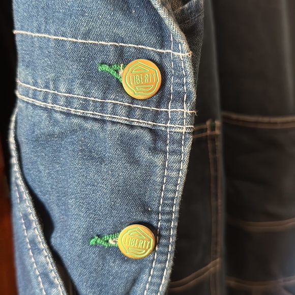 A classic! Pockets everywhere! Loop & adjustable straps. No damage/pets/smoke. - Picture 7 of 11